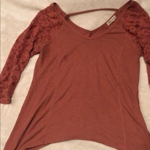 Quarter lace sleeved top